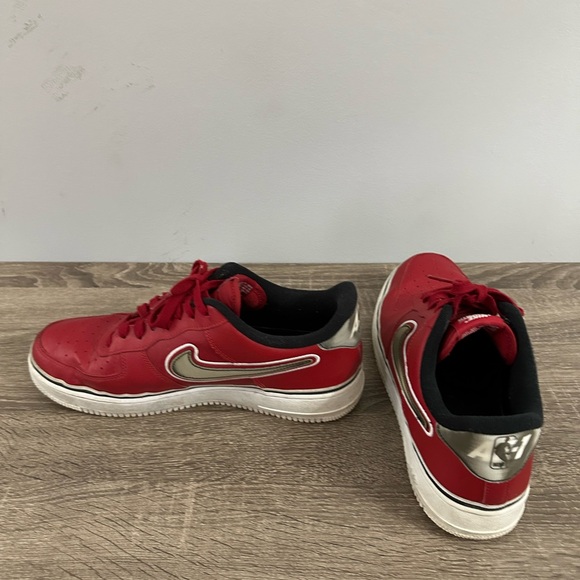 Nike Air Force 1 Low '07 LV8 NBA "Chicago Bulls" Varsity Red size 11.5 - Picture 2 of 4